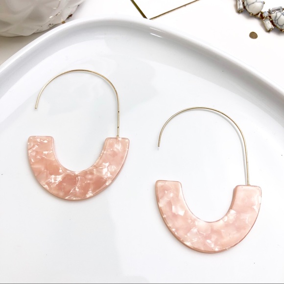 Resin hoop earrings - Picture 3 of 5